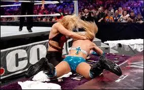 Extreme Makeover : Beth Phoenix vs Michelle McCool.