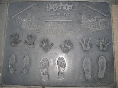 Sur quelle voie de Los Angeles peut-on trouver des empreintes de pieds et de mains de stars ?