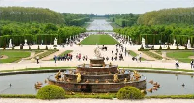 Qui est le jardinier s'occupant de tous les jardins de Versailles ?