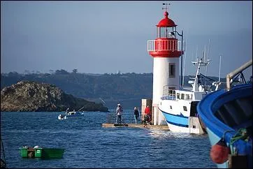 "Capitale" de la coquille Saint-Jacques grâce à son port de pêche, l'un des meilleurs des Côtes d'Armor, cette commune et ses nombreux hameaux sont situés dans la baie de Saint-Brieuc. Où habitent les Réginiens ?