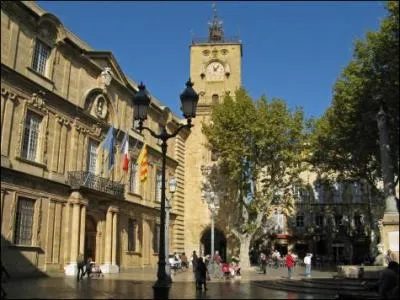 Connue pour ses calissons, cette "ville d'eaux, ville d'art" est située dans les Bouches-du-Rhône.