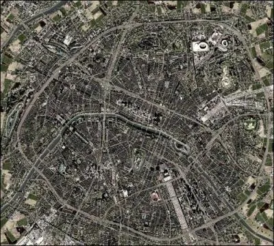 - Pourquoi tu demandes ça ? Ton fils a un cheveu pour Dora ?

- Non, sur ce site, on a tous le mois de mai pour réaliser un questionnaire. Le thème, c'est "carte(s)". Moi j'ai pensé à Dora, et vous ?

- J'aurais montré une carte satellite d'une ville, et j'aurais demandé d'y mettre un nom.