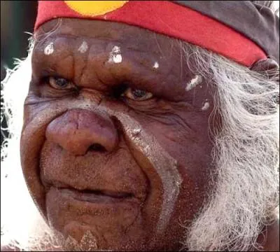 - On fait des économies de papier, même l'Amazonie va être contente...

- Le resto fait aussi son business ; ils embauchent moins de serveurs, les plats sortent avec du débit, donc pas d'attente en chambre froide.

- Et en plus, ici, tu paies moins :