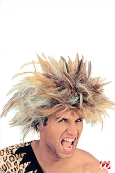 En juillet, il fait bon dormir dans la paille. Comment est le chevelure ?