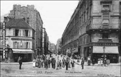 C'est le Marseillais Dominique Piazza qui semble être le premier à avoir édité des cartes photographiques, en 1891. Mais cela est rare, et il faut attendre 1897 pour que ce marché se développe réellement. D'abord écrite sur le verso, à partir de quelle année, l'autorisation est-elle donnée de pouvoir écrire sa lettre au recto ? (Le dos devient divisé, à gauche : le message, à droite : L'adresse).