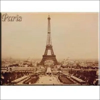 Après la Grande Guerre, la carte postale connaît un déclin. Tarif excessif, de moins bonne qualité, les vues sont souvent imprimées en bleu ou en couleur sépia. Mais qu'est la couleur sépia ?