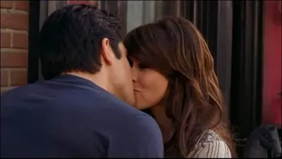 Dans la série télévisée Ghost Whisperer, avec quel acteur la belle brune est-elle mariée ?