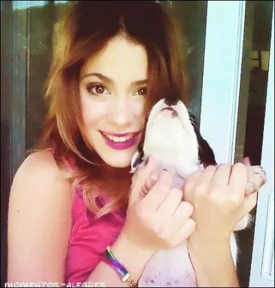 Elle a un chien. Comment s'appelle-t-il ?