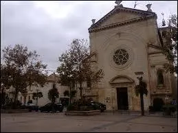 Je vous emmène à Mauguio, ville Héraultaise située en région ...