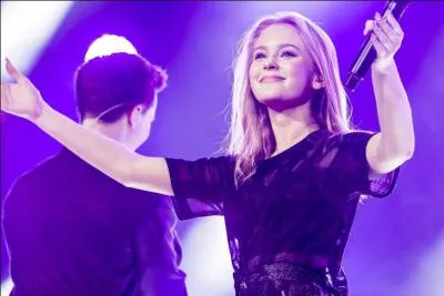 Donc, cela signifie-t-il qu'elle a 18 ans en mai 2015 ?