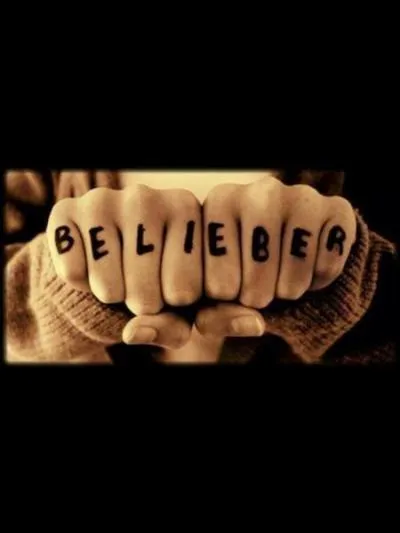 Comment nous appelons-nous ? (Les fans de Justin)
(Voir photo)