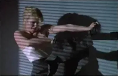 Dans le seul but de vous être agréable, j'ai demandé à Kim Basinger de vous aider, trouvez la bonne carte !