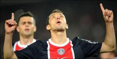 A quel &acirc;ge Nene a-t-il commenc&eacute; le football ?