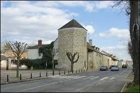 Nous traversons la ville francilienne de Pontault-Combault. Nous sommes dans le d&eacute;partement ...
