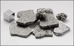 Parmi ces métaux "fer, cuivre, aluminium, argent", lesquels sont attirés par un aimant ?