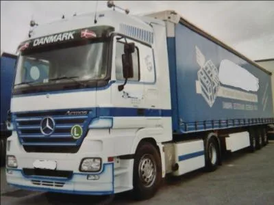 Quel est le modèle de ce Mercedes ?