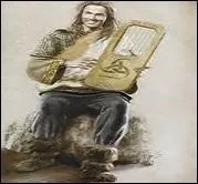 Qui est ce poète du Moyen Âge composant ses textes poétiques en employant le répétition de consonnes ?