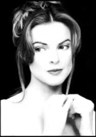 Cette fois-ci, je ne vous dirai pas que cette femme a une fille et un enfant dans la série ... Mais non, vous m'avez piégé je ne dis plus rien, bouche cousue. Qui est-elle ?