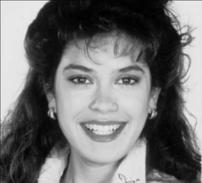 Qui est cette femme qui a un enfant dans la série ?