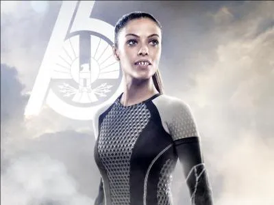 Comment s'appelle le "tribut" féminin qui a taillé ses dents durant les jeux afin de pouvoir mordre ses adversaires ?