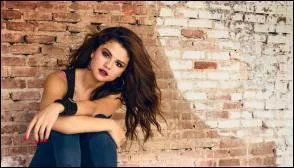 Pendant un certain moment, elle a bu de l'alcool et a fumé.