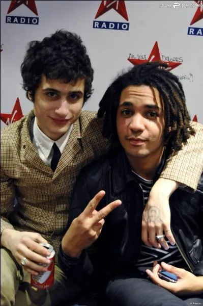 Quel est le lien entre Adrien et Karim ?