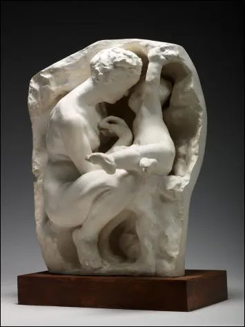 'La jeune mère à la grotte' est l'oeuvre de quel très célèbre sculpteur français ?