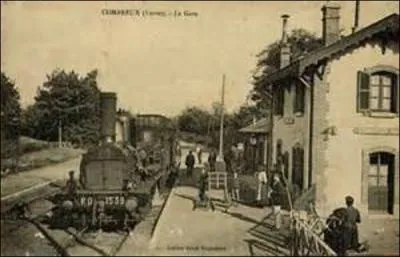 Ma population était en 2012 de 662 297 habitants, soit 98 résidents au km². Mais au niveau national, quel est mon rang dans les départements les plus peuplés ? (Carte postale de la gare du petit village de Combreux).