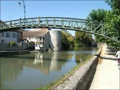 Je compte aussi deux sous-préfectures : Pithiviers et ... (Photo : Monument de cette ville, la Passerelle Eiffel) .
