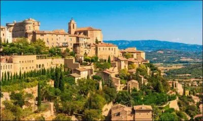Le village de Lourmarin qui a séduit Henri Bosco et Albert Camus, qui reposent à l'ombre des cyprès de son cimetière est situé dans :