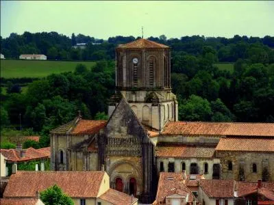 Dans quel département irons-nous afin de profiter du petit bourg de Vouvant où rôde encore selon la légende la fée Mélusine ?