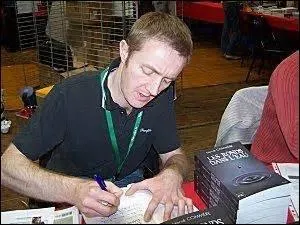 « Pourquoi tu fumes dehors ? 
 On y fait des rencontres. ».
Dans quel roman allez-vous trouver ces répliques ?