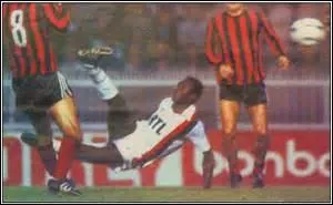 Lui en a fait une spécialité, il s'agit de :