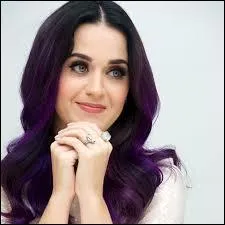 Aux États-Unis, dans quelle émission de chant fait-elle partie du jury ?