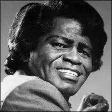 Quel chanteur James BROWN a-t-il inspiré pour un célèbre pas de danse ?