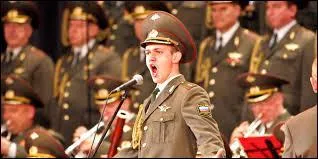 Quel chanteur avait-il invité les Chœurs de l'Armée ROUGE pour l'accompagner sur un album ?