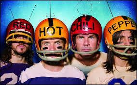 Le groupe RED Hot Chili Peppers est originaire de Los Angeles en Californie. Quelle est la capitale de cet État ?