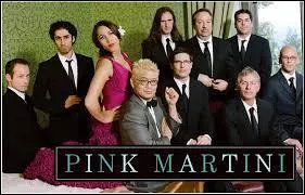 PINK Martini a été inspiré par les deux premiers vers d'un poète qui par ailleurs a écrit ''Le Pont Mirabeau'' .