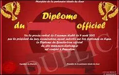 Il joue les utilités, c'est alors qu'il appartient à la catégorie des imbéciles utiles !