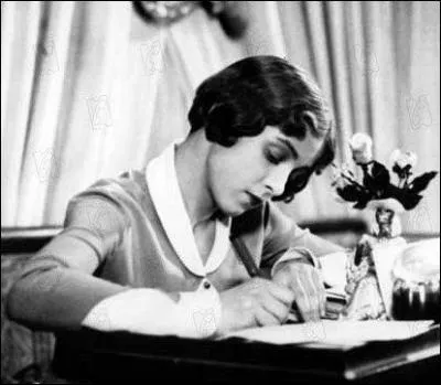 A quel âge Danielle Darrieux a-t-elle débuté dans "Le bal" ?