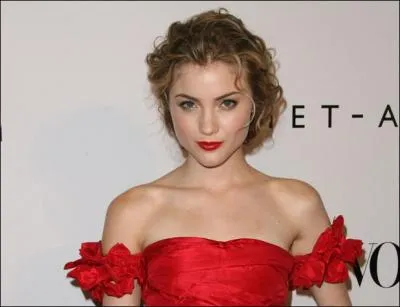 Comment s'appelle l'actrice qui joue Chloe King ?