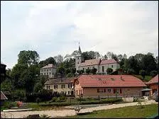Le village Doubien de Courtefontaine se situe en région ...