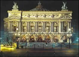 Saviez-vous que dans le film "La Grande vadrouille" Louis de Funès et Bourvil ont emprunté la rivière souterraine dite "le lac" située à même les fondations de ce grand monument appelé "l'Opéra Garnier". Réalité ou légende ?