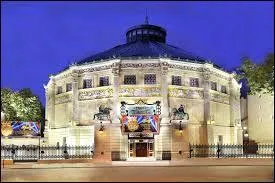 1852-2015 - Autrefois appelé Cirque Napoléon et voué à l'art équestre, le Cirque d'Hiver situé rue d'Amelot a donné lieu entres autres à de nombreuses émissions de télévision à succès. Saurez-vous les retrouver ?