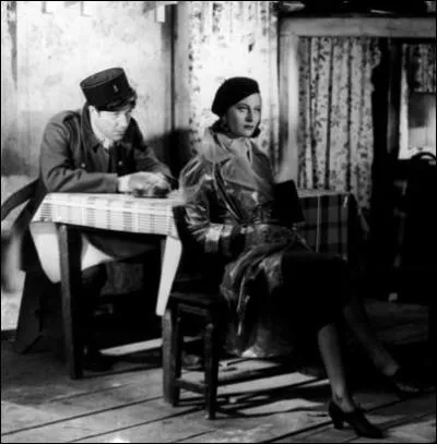 Dans quel port se situe l'action du film "Le quai des brumes" ?