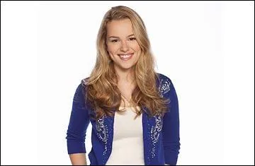 Qui est cette jolie blonde ?