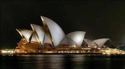 L'opéra de Sydney est le centre de spectacle le plus actif au monde. Mais combien de personnes assises peut-il accueillir ?