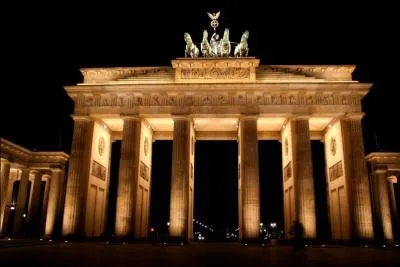 Dans quelle ville d'Allemagne se trouve la porte de Brandebourg ?