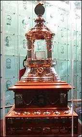 Combien de trophées existe-t-il pour récompenser les gardiens de but de la NHL ?