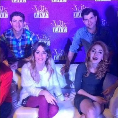 Sur cette photo, Violetta, Ludmila, Diego et Maxi étaient à :